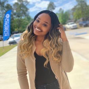 Meet your Posher, Danielle